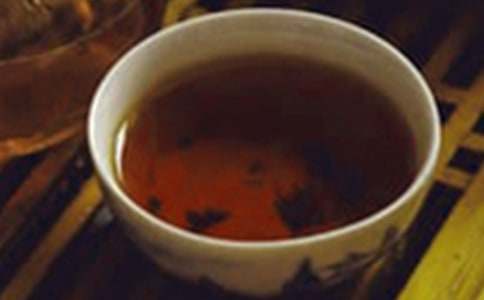 空腹喝茶的危害