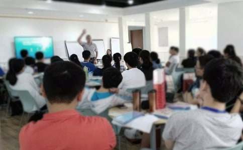 轻叩诗歌大门教学反思