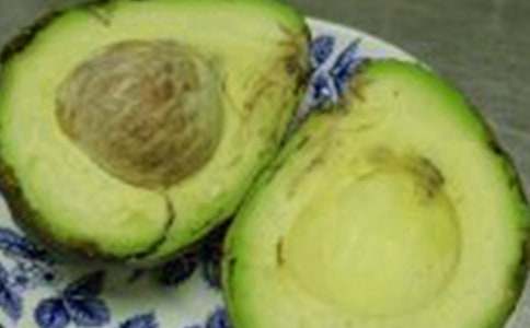 牛油果中间的核怎么吃
