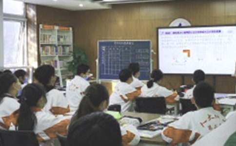 为什么孩子上课不爱举手发言